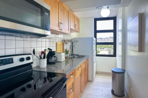 Waikiki Banyan 913